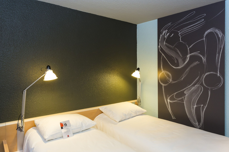 Bedroom 3, HotelF1 Lorient, Morbihan