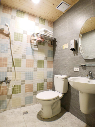 Bedroom 2, JJ Quad room 101, Taichung