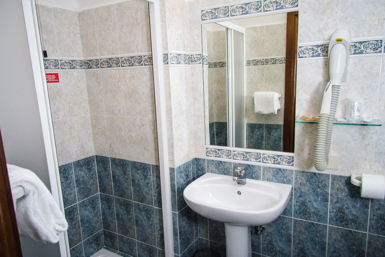 Bathroom 5, Hotel Nizza, Florence