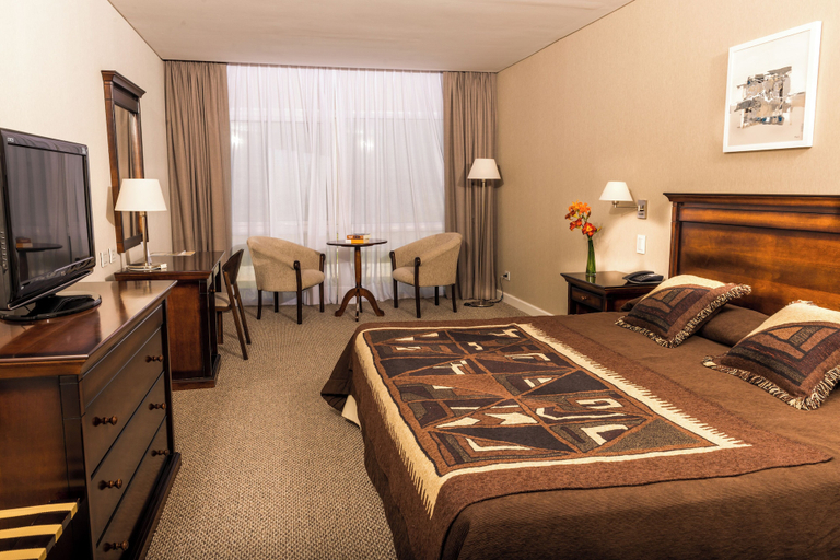 Bedroom 3, Howard Johnson Hotel & Convention Center by Wyndham, Merlo, Junín