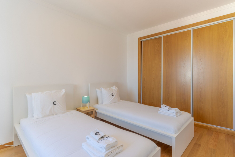 Bedroom 2, Jardins do Oceano, Santa Cruz