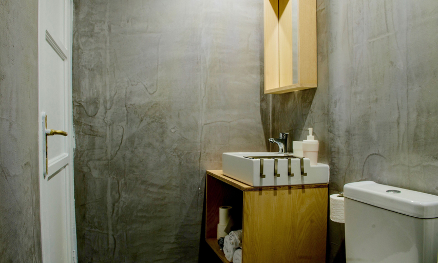 Bathroom 5, Azure Mare Hotel, Crete