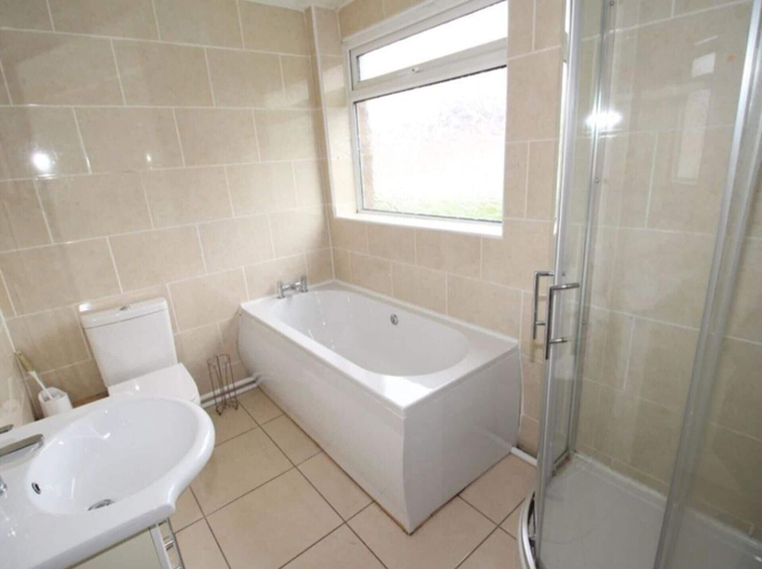 Bathroom, Inviting 5-bed House in Stockport Bramhall, Stockport