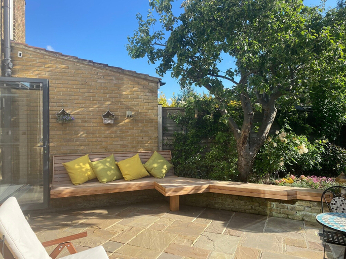 Others 4, Central Wimbledon House Sleeps 8 - Secluded Garden, London