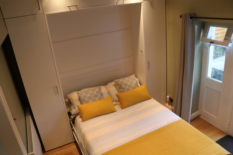 Bedroom 3, 2-bed, Sleeps 4, Garden, London
