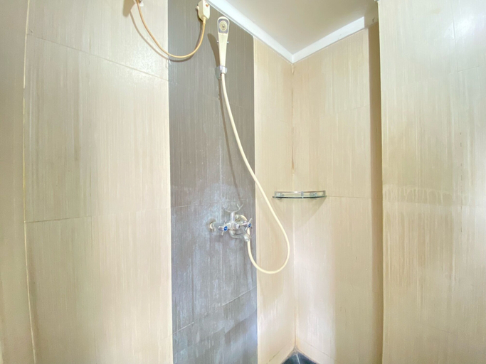 Bathroom 3, Spacious Studio Furnished Apartment At Gateway Ahmad Yani Cicadas Bandung, Bandung
