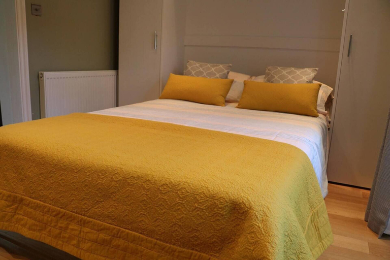 Bedroom 4, 2-bed, Sleeps 4, Garden, London