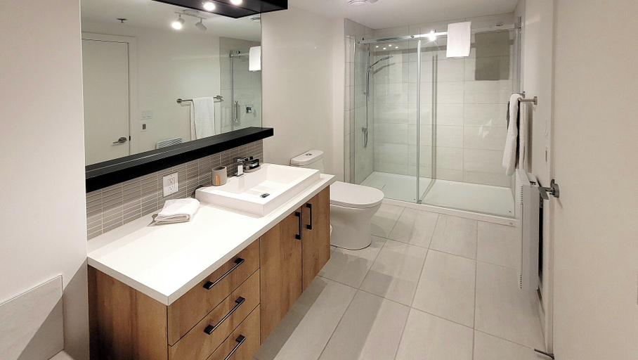 Bathroom 2, Corporate Stays - Blum, Champlain