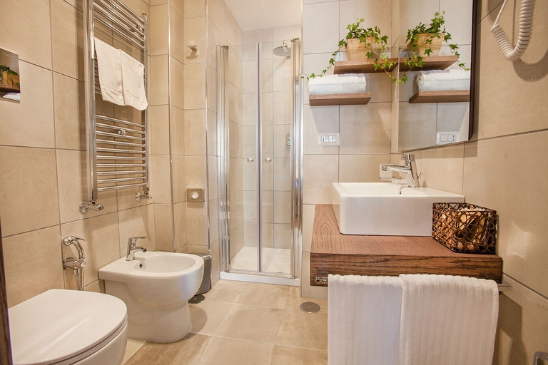 Bathroom 5, Palazzo Depretis, Napoli