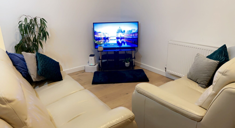 Living room 4, Inviting 2-bed, Sleeps 5, Wakefield