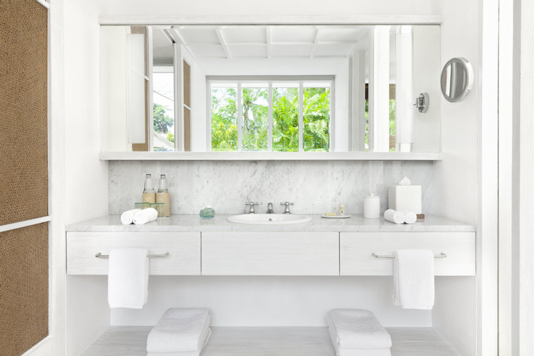 Bathroom 16