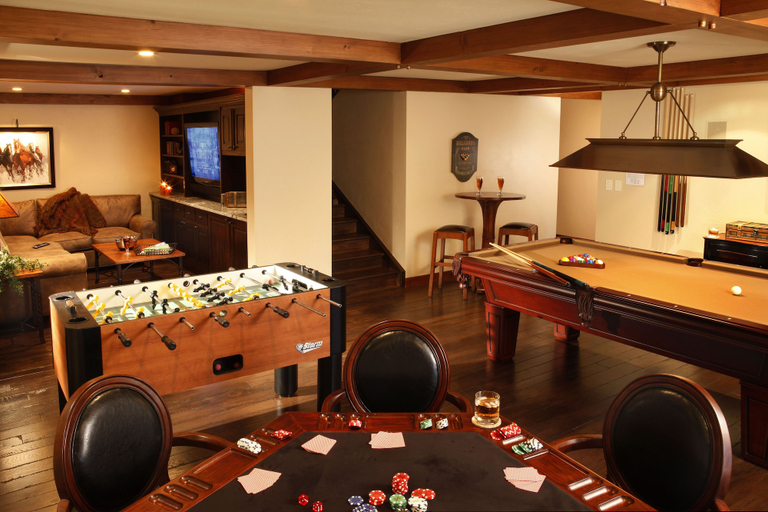 Food & Drinks 4, Headwaters Private Residences at Eagle Ranch Resort, East Kootenay