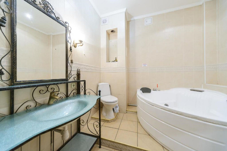 Bathroom 5, Cozy apartment near Olympic Stadium 2, Holosiïvs'kyi