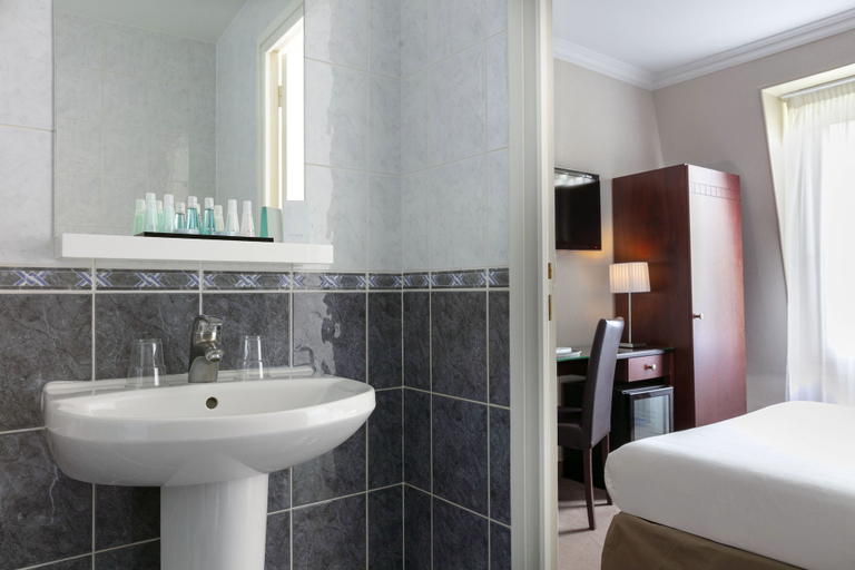 Bathroom 4, Hôtel Saint Cyr Etoile, Paris