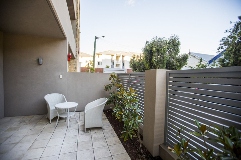 Exterior & Views 14