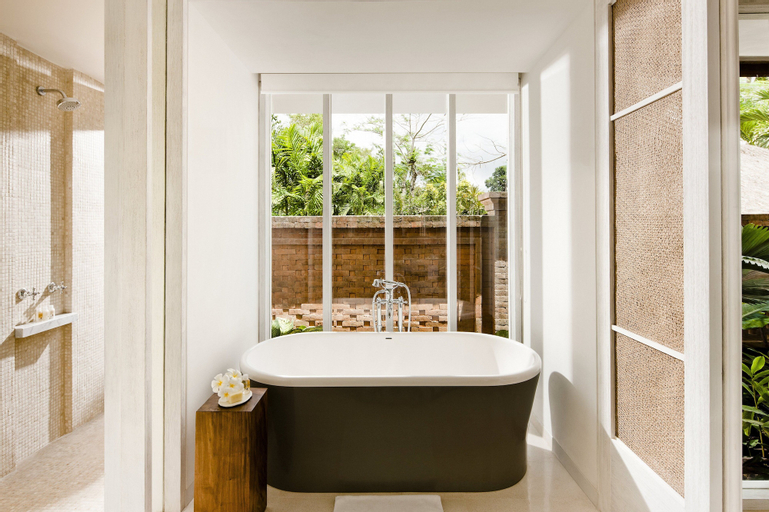 Bathroom 18