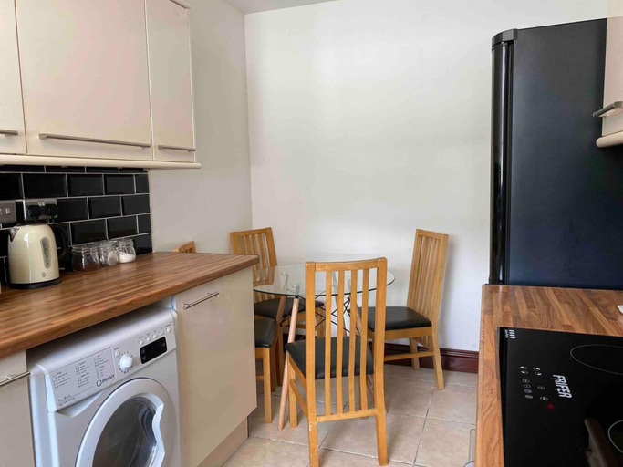 Others 3, Cozy Swansea Apartment With 2 Bedrooms, Swansea