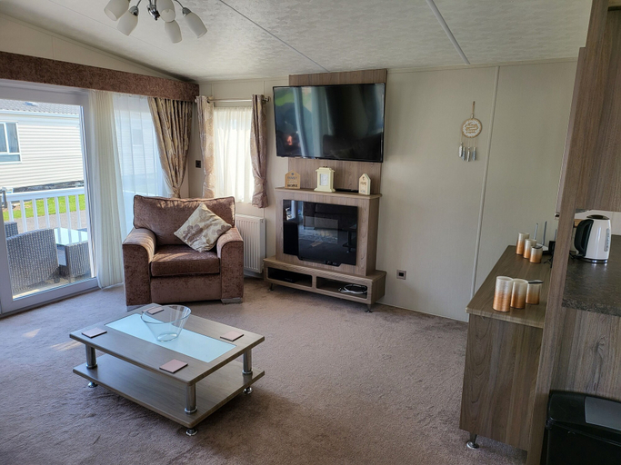 Others 5, 2br-sleeps6-fireplace-parking-patio-seaside, Essex