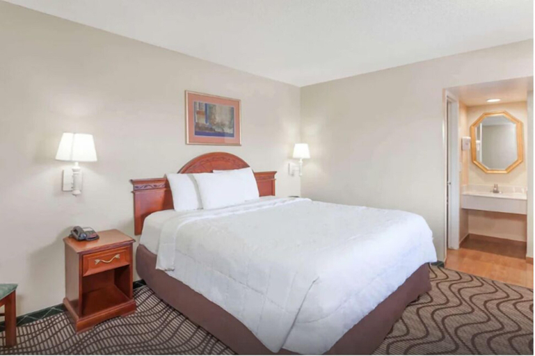 Bedroom 5, Tri City Inn, San Bernardino