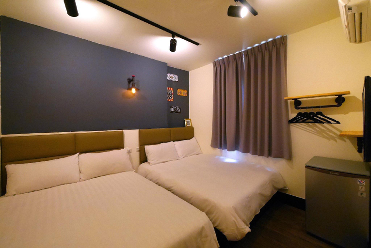 JJ Quad room 302, Taichung