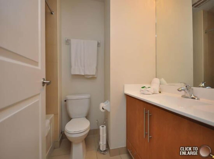 Bathroom, WhiteHall Suites - Mississauga, Peel