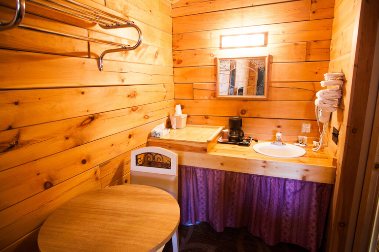 Bathroom 3, Bryce Gateway Inn & Cabins, Garfield