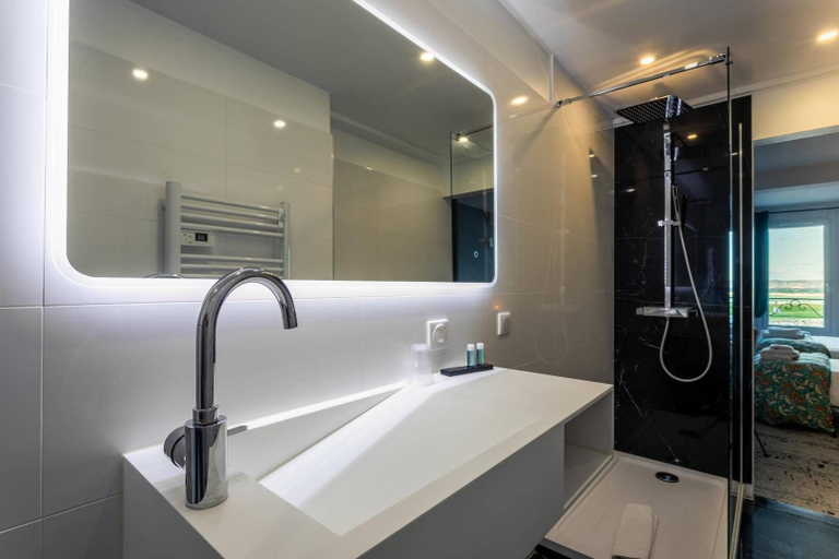 Bathroom 5, Hôtel Le Mistral, Bouches-du-Rhône