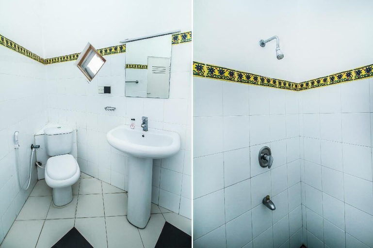 Bathroom, The Kings Bay Hotel, Negombo