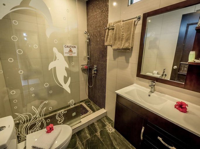 Bathroom 5, Beringgis Beach Resort & Spa, Papar