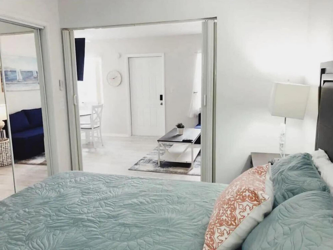 Bedroom 3, Beachside Gardens Apartments by Lowkl, Broward