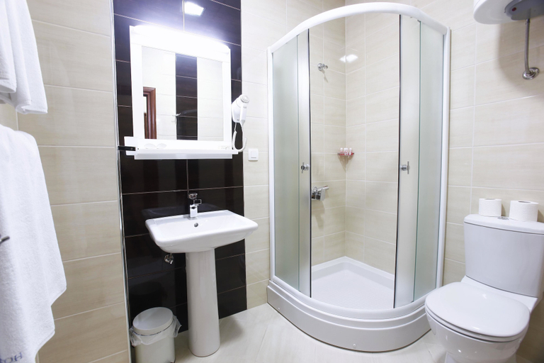 Bathroom 5, Centar Hotel