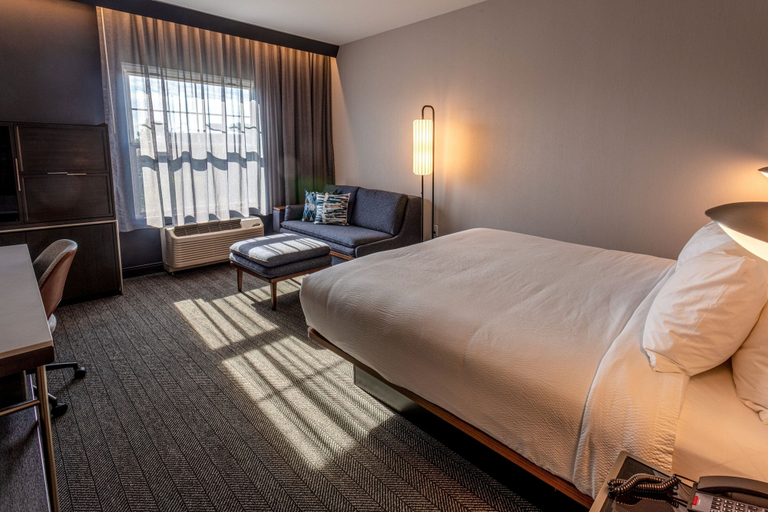 Bedroom 2, Courtyard by Marriott Rochester Downtown, Monroe