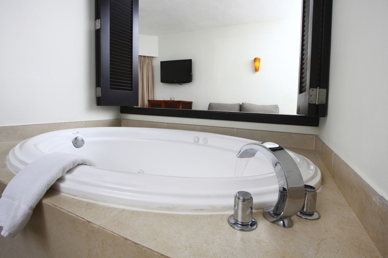 Bathroom 5, Select Club at Sandos Caracol All Inclusive - Adults Only Area, Cozumel