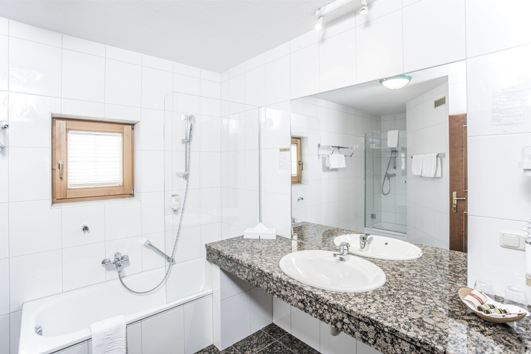 Bathroom 5, Hotel Elisabeth, Kitzbühel