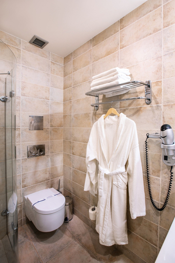 Bathroom 3, Cosmopolit Hotel, Kharkivs'ka