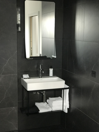 Bathroom 4, Maison 46, Paris