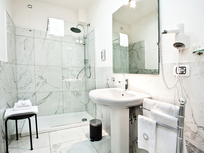 Bathroom 4, Stelle Hotel The Businest, Napoli