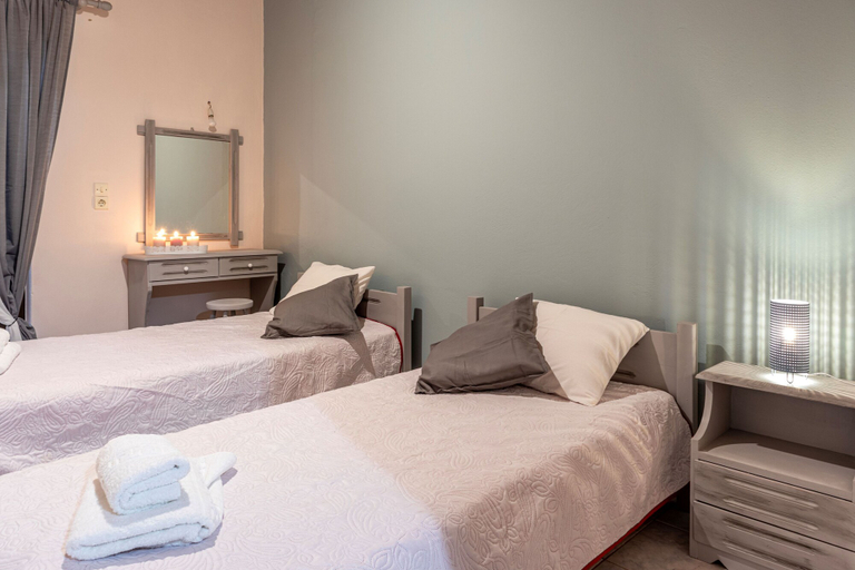 Bedroom 2, Sunny Summer Retreat - Perfect Location BBQ, Peloponnese