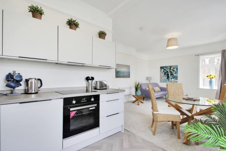 Private kitchen 2, Stunning 2-bed Apartment in Tunbridge Wells, Kent
