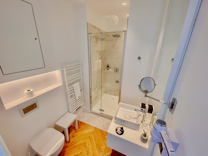 Bathroom 5, Chateau Les Garennes, Finistère