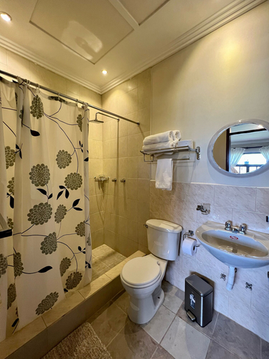 Bathroom 3, Estancia Jardín de Teresita, Cuenca