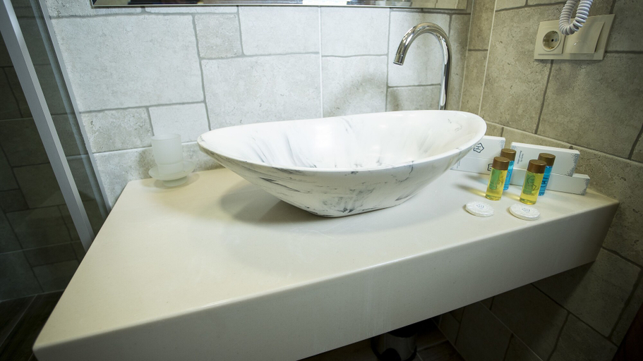 Bathroom 3, Link Hotel Tbilisi, Tbilisi