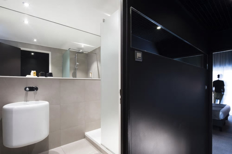 Bathroom 4, Hotel Diana Dauphine, Bas-Rhin