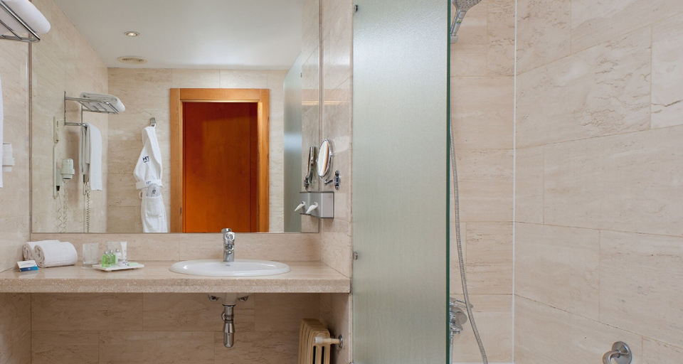 Bathroom 5, NH Madrid Ventas, Madrid