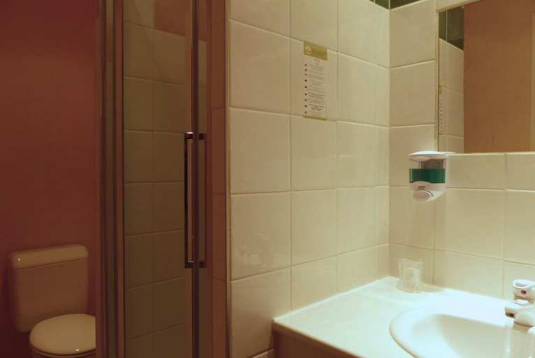 Bathroom 4, Hôtel Azur Reims, Marne