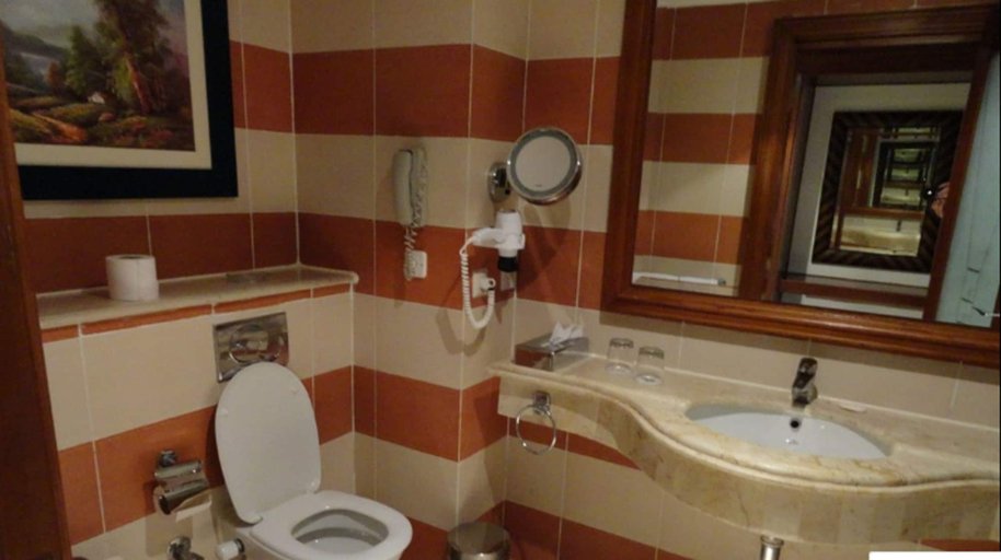 Bathroom, JAZ Grand Marsa - All inclusive, Al-Qusayr