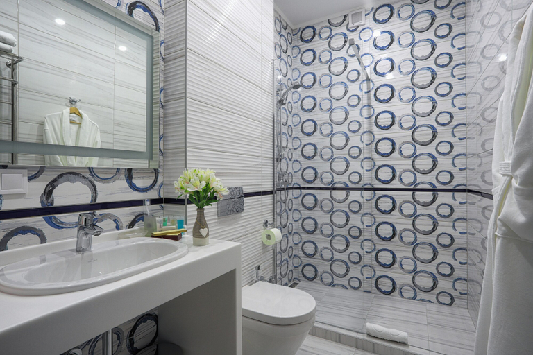 Bathroom 5, Redling Hotel, Odes'ka