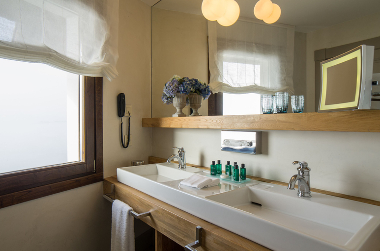 Bathroom 5, Puebloastur Eco-Resort Wellness & Spa, Asturias