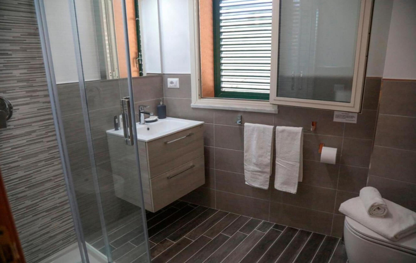 Room 2, Seascape Terrace Spacious Apartment With Terrace, Palermo