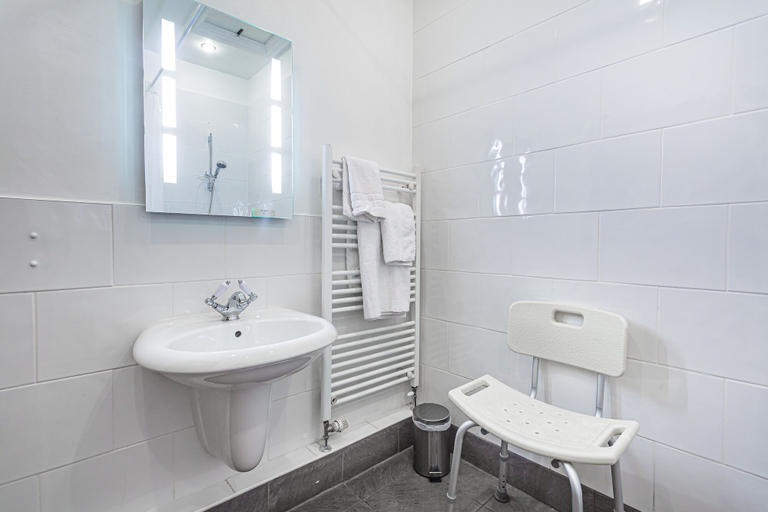 Bathroom 4, The Bell Inn Hotel, Stilton, Cambridgeshire, Cambridgeshire